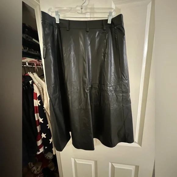 Banana Republic Factory Black Faux Leather A-Line Button-Front Skirt - Picture 2 of 4